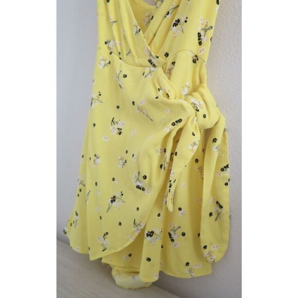 Free People Women's Sz 2 Yellow Floral Tango at Night Wrap Romper Playsuit - Picture 2 of 9